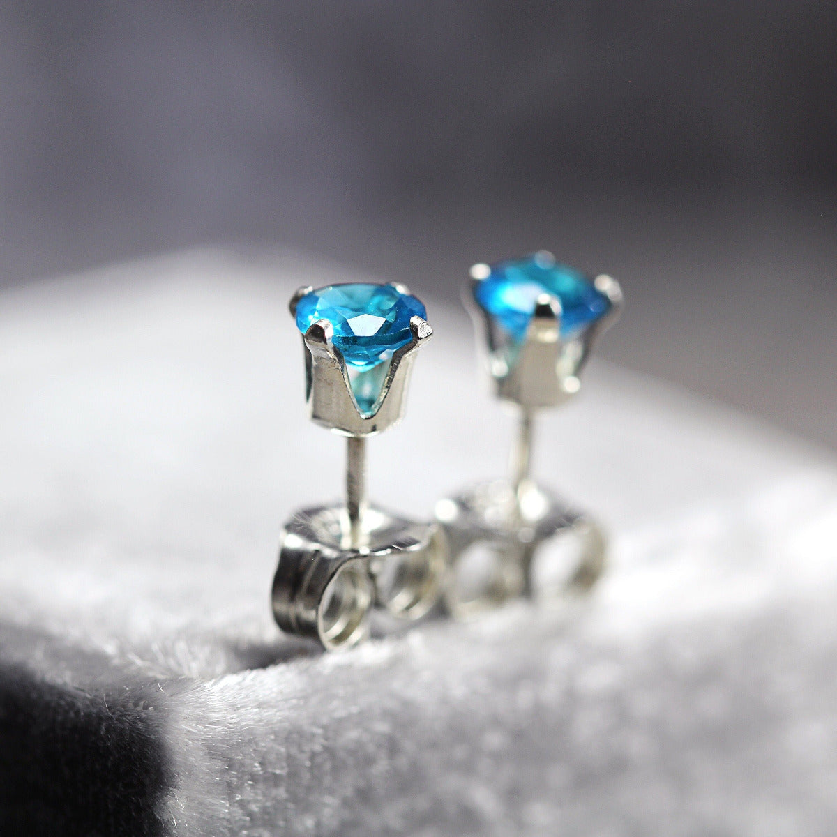 Neon Blue Apatite Stud Earrings - Apatite Ear Studs - Silver Stud Earrings - Apatite Jewellery - Crystal Stud Earrings - 3mm 4mm 5mm