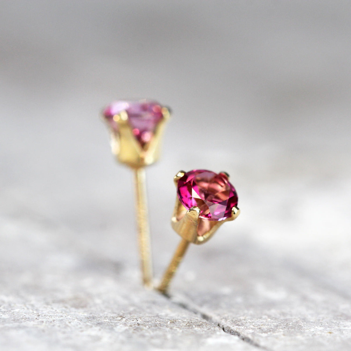 Handmade gold fill stud earrings featuring faceted bright magenta pink topaz gemstones in a prong setting. Round in shape, with ear post fitting and matching butterfly backs. The earrings are simple minimal and elegant. Available in various sizes.