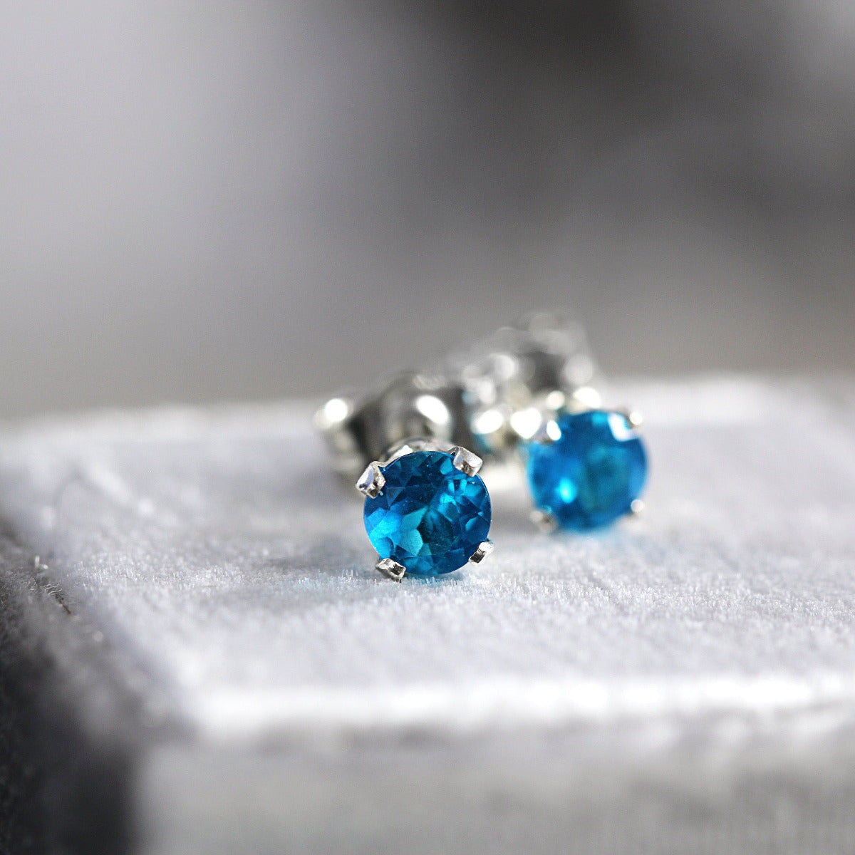Neon Blue Apatite Stud Earrings - Apatite Ear Studs - Silver Stud Earrings - Apatite Jewellery - Crystal Stud Earrings - 3mm 4mm 5mm